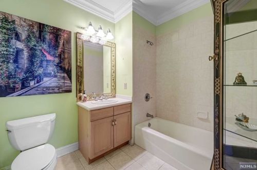 5203 Rio Vis Dr, Mahwah NJ 07430-4511 exterior