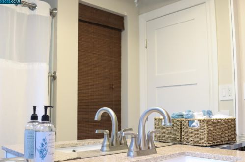 1963 Altura Dr, Concord CA 94519-2201 exterior