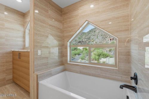 1825 Cinnabar Ave, Phoenix AZ  85020-1916 exterior