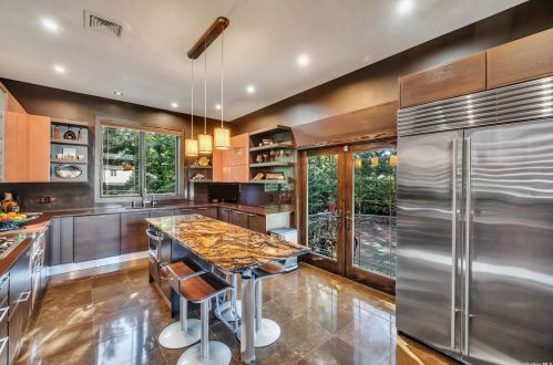 795 Kearny Dr, Valley Stream NY 11581-3624 exterior