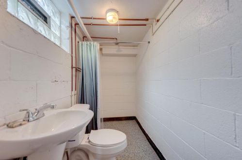 1453 Bellaire Pl, Pittsburgh PA 15226-1907 exterior