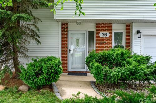 76 Winding Rd, Iselin, NJ 08830-2120