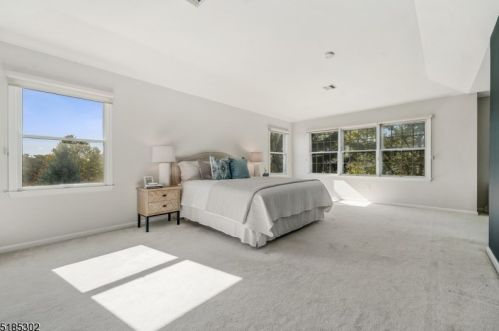 11 Bakley Ter, Town Center NJ  07052-2169 exterior