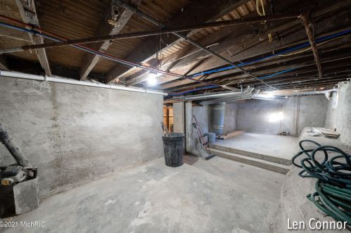 1921 Douglas Ave, Kalamazoo MI 49007-1638 exterior