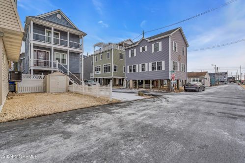 125 Throssell Rd, Lavallette NJ 08735-3230 exterior