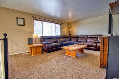 3728 Atmore Rd, Taylorsville UT 84084-1401 exterior