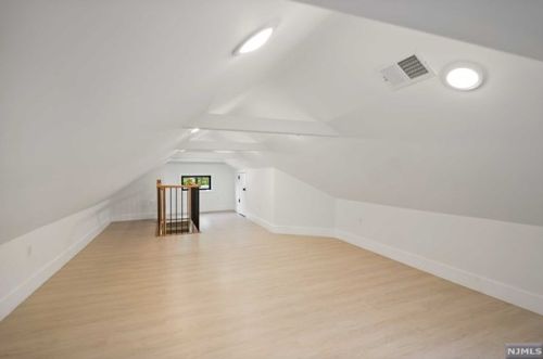 586 Palisade Ave, Teaneck NJ 07666-3145 exterior