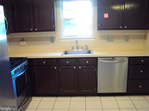 3010 Gladwyn Ave, Camden NJ 08109-3412 exterior