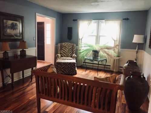 8 Dogwood Ct, Hackettstown NJ exterior