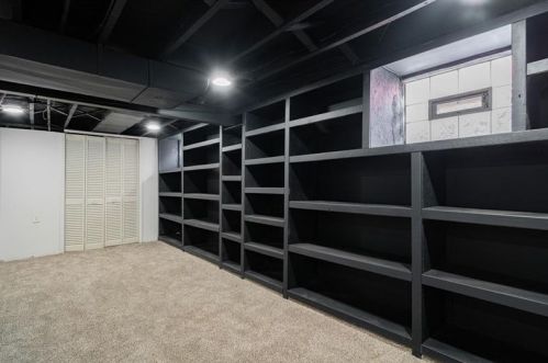 712 Southern Ave, Pittsburgh PA 15235-4166 exterior