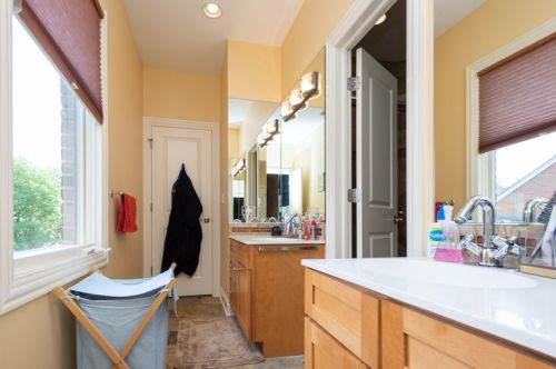 6923 Kenton Ave, Chicago IL 60712-2429 exterior