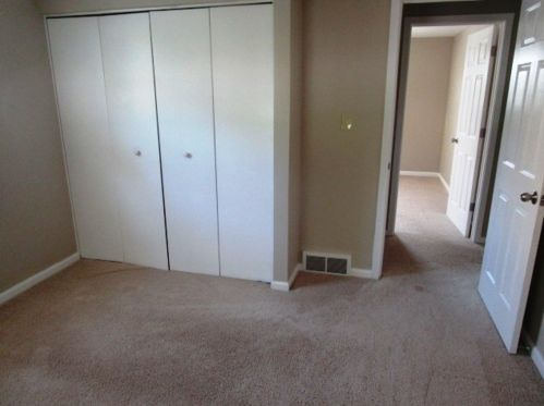 47 Pne Vly Dr, Pittsburgh PA 15239-2841 exterior