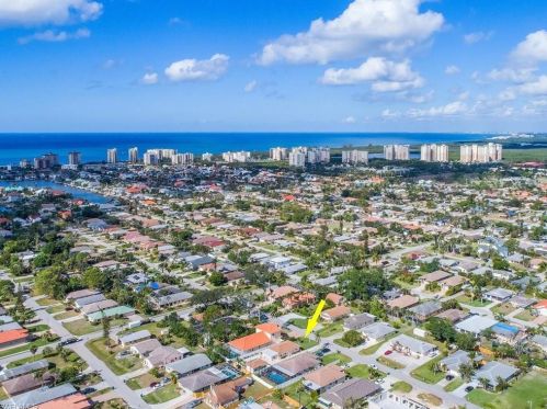 616 104 Ave, Naples FL 34108-3227 exterior