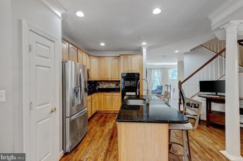 3822 Elmwood Towne Way, Alexandria VA  22303-1161 exterior