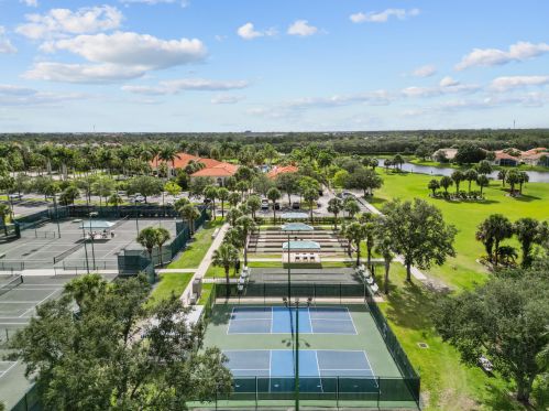 324 Breezy Point Loop, Fort Pierce FL  34986-2669 exterior