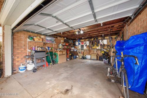 2243 Paris Ave, Grand Rapids MI 49505-4152 exterior