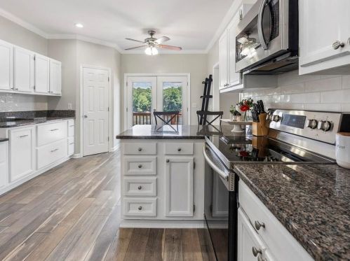 8474 Lake Dr, Lithonia GA  30039-6562 exterior