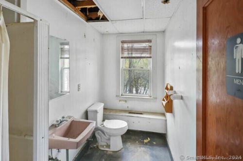 79 Commerce Ave, Killingly CT 06239-2804 exterior