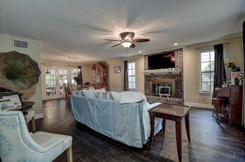 2115 Fore Dr, Tampa FL 33612-5006 exterior