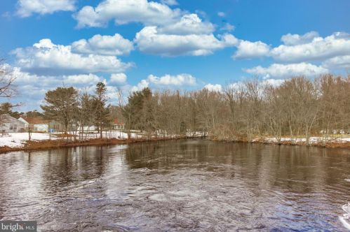 84 Warwick Way, Southampton NJ 08088-1122 exterior