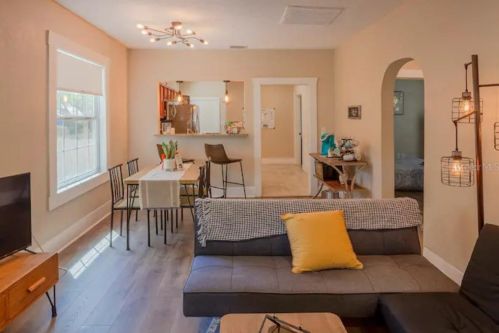 222 Emily St, Tampa FL  33603-5723 exterior