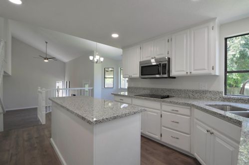 2103 Bristol Park Cir, Turlock CA  95382-2965 exterior