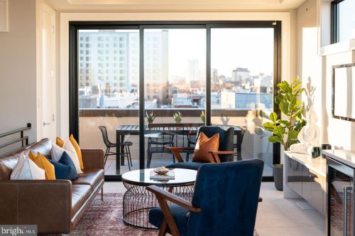 722 Broad St, Philadelphia PA 19146-3119 exterior