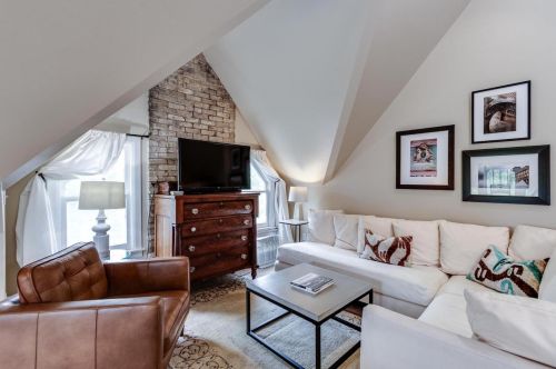 746 Gorham St, Madison WI 53703-1521 exterior