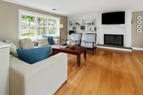 10 Leonard St, Hingham, MA 02043-4726