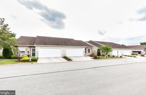 407 Parkview Ln, Hanover PA  17331-1457 exterior