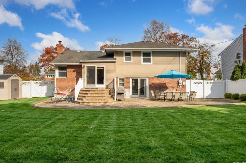 54 Genesee Dr, Commack NY 11725-4010 exterior