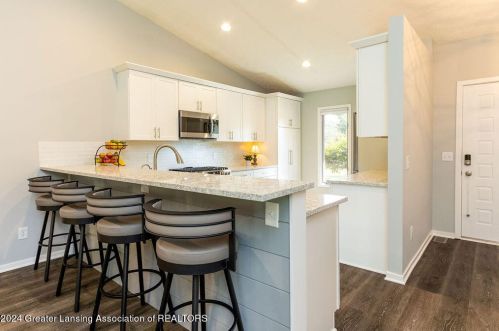 2430 Burcham Dr, East Lansing MI 48823-7246 exterior