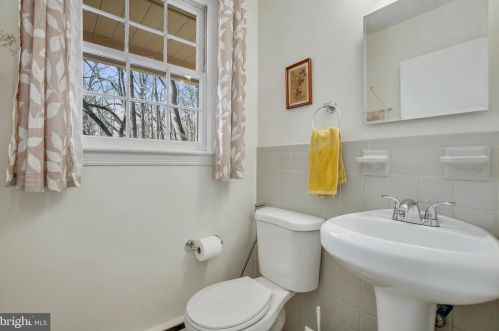 900 Balmoral Dr, Silver Spring MD  20903-1301 exterior