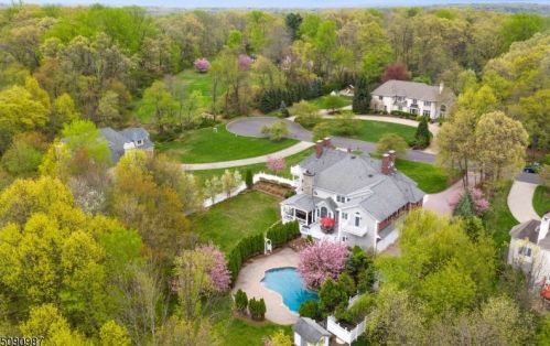 7 Lexington Dr, Warren, NJ 07059-6945