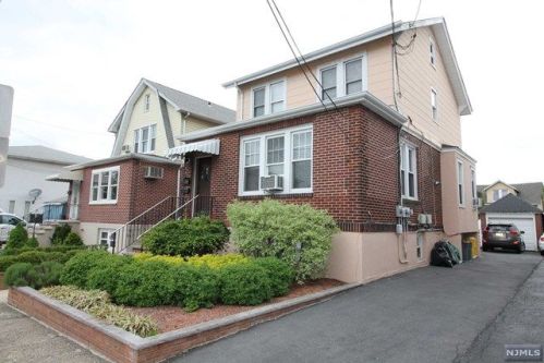 32 Hamilton Ave, Fairview NJ  07022-2040 exterior