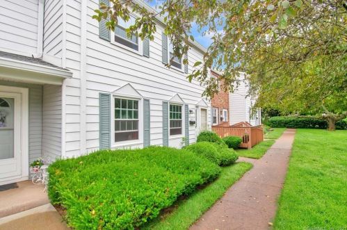 16 Ambassador Dr, Manchester, CT 06042-2467