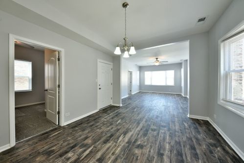 5029 West End Ave, Chicago IL 60644-2156 exterior