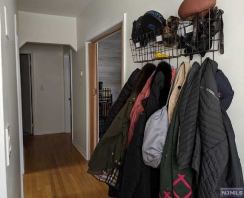 202 Walraven Dr, Teaneck NJ  07666-5158 exterior