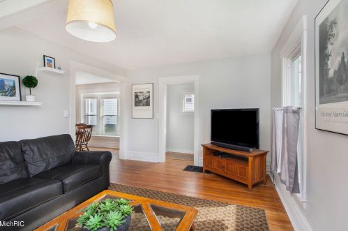 1844 Coit Ave, Grand Rapids MI 49505-4732 exterior