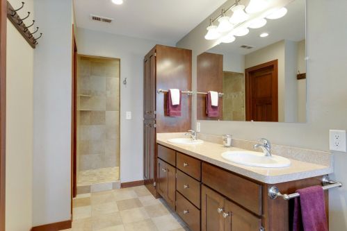 2083 Division St, Saint Paul MN  55109-4147 exterior