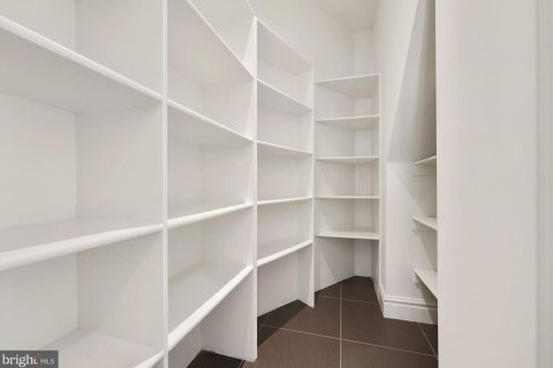 9318 Cranford Dr, Rockville MD 20854-2231 exterior