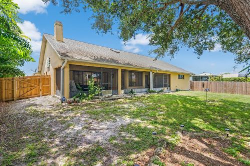 514 Clf Rd, Fort Pierce FL 34984-6226 exterior