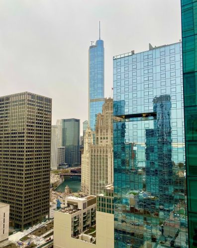 240 Illinois St, Chicago IL  60611-5063 exterior