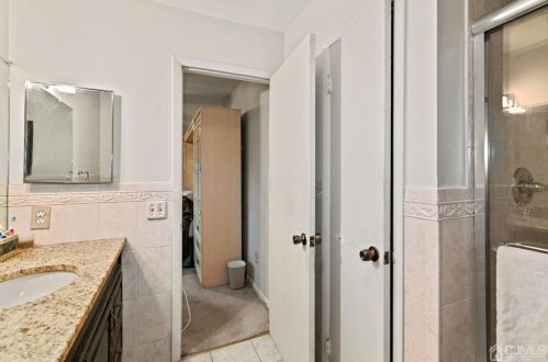 46 Woodfern St, Edison NJ 08820-1443 exterior