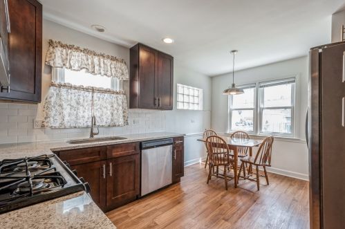 7415 Claremont Ave, Chicago IL 60645-1741 exterior