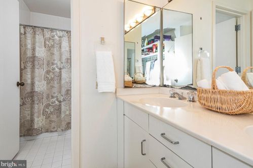 25 Constitution Hl, Princeton NJ 08540-6752 exterior