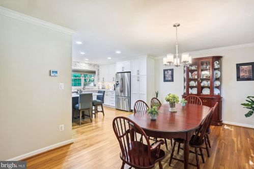 18052 Ml Crk Dr, Rockville MD 20855-1000 exterior