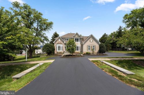 13501 Cavanaugh Dr, Rockville, MD 20850-5487