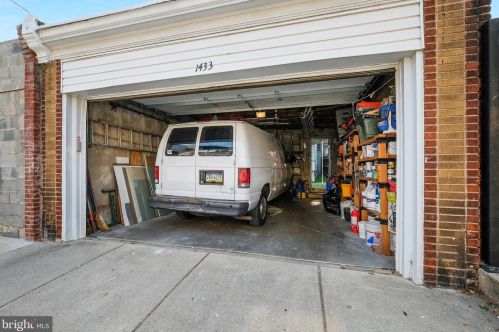 1433 Broad St, Philadelphia PA 19146-4808 exterior