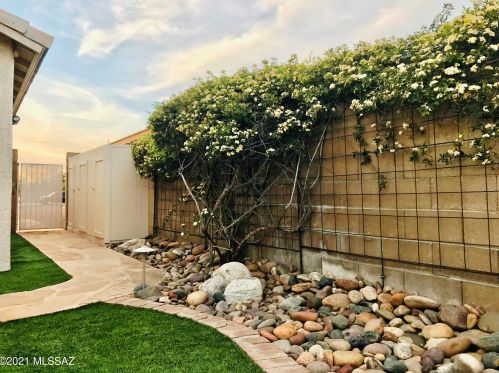 1935 Cholla Vista Dr, Tucson AZ  85704-1089 exterior